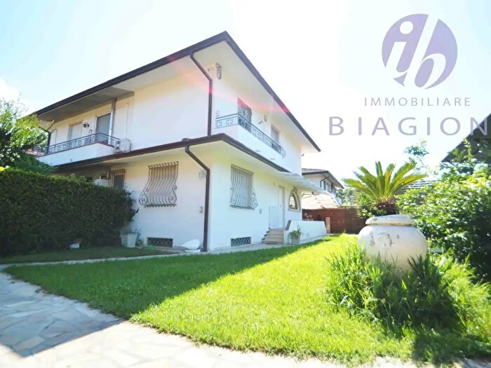 Casa con 6 locali in vendita in a Umbria, Pietrasanta