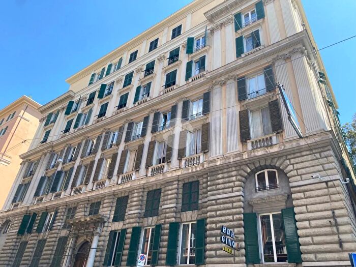 Appartamento con 7 locali in vendita in Via Assarotti, Genova