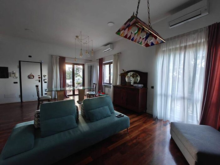 Casa quadrilocale in affitto in Via delle Capannelle, Appio Claudio Statuario, Roma