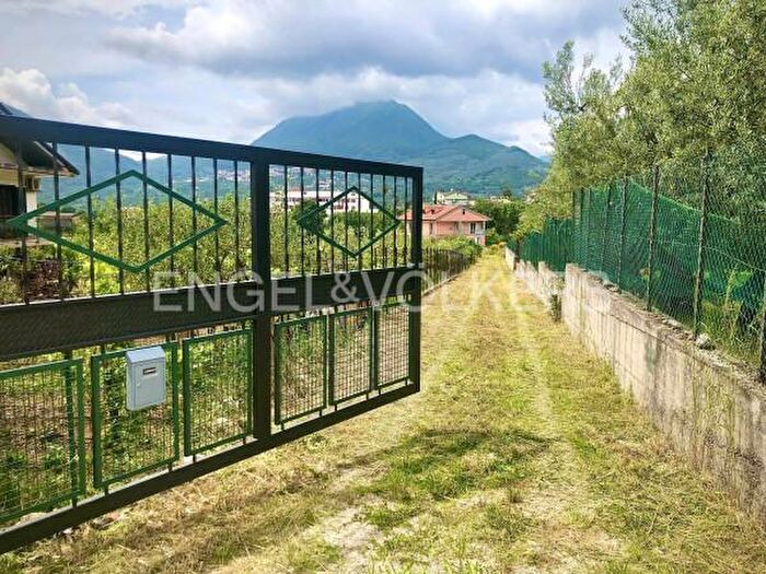 Casa con 6 locali in vendita in Giffoni Sei Casali