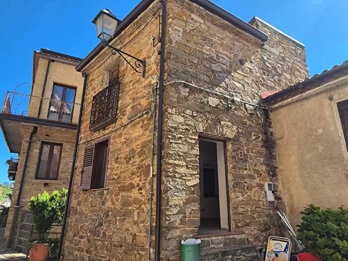 Casa bilocale in vendita in Via Serre, Perito