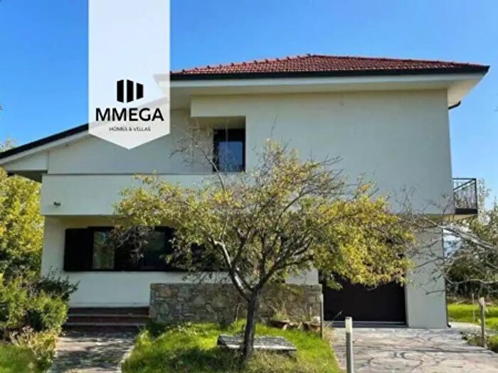 Casa con 6 locali in vendita in Via Castruccio Castracani, Pietrasanta
