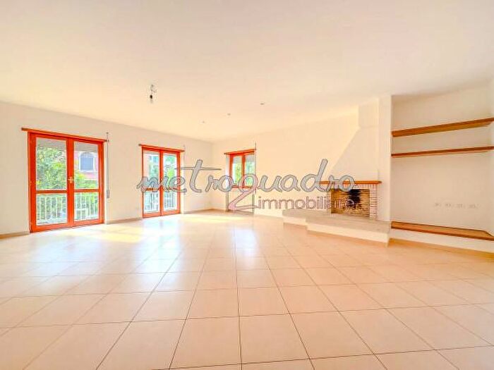 Appartamento con 6 locali in affitto in Itri