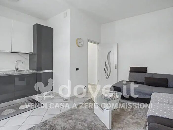 Appartamento bilocale in vendita in Via G Verdi, Cocquio Trevisago