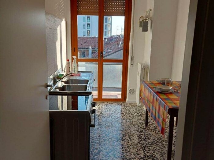 Appartamento trilocale in affitto in Piazza Tirana, Giambellino, Milano