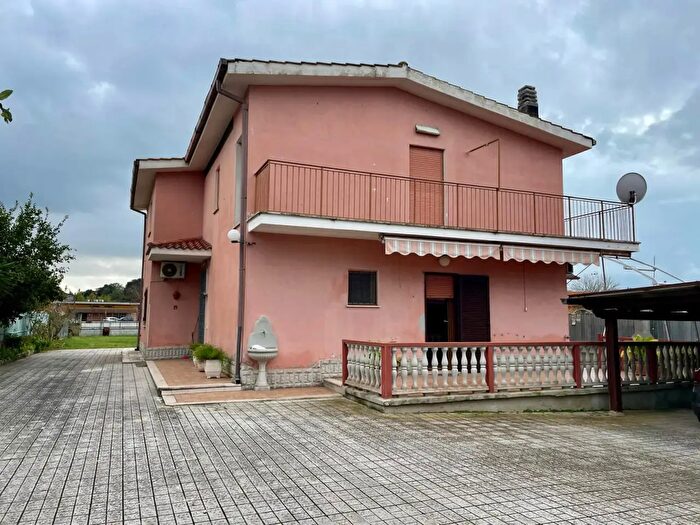 Casa con 5 locali in vendita in Circonvallazione Mare Orientale, Ardea