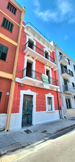 Appartamento trilocale in vendita in Via Sabotino, Bari