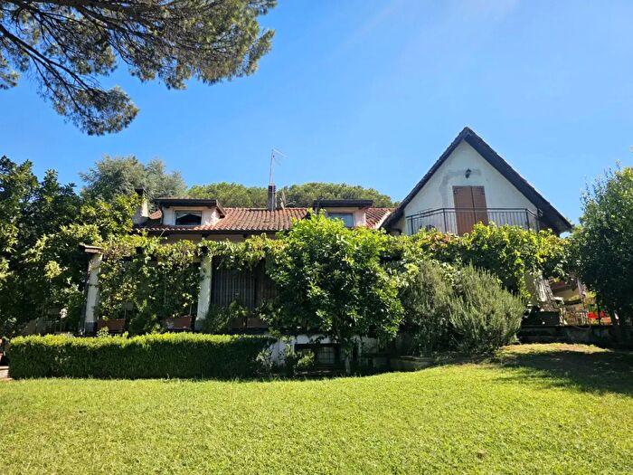 Casa con 6 locali in vendita in Via delle Selvotta, Formello