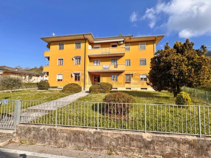 Appartamento con 7 locali in vendita in Via Novembre, Cornedo Vicentino