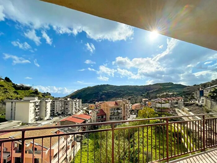 Appartamento trilocale in vendita in Via Comunale Catarratti, Messina