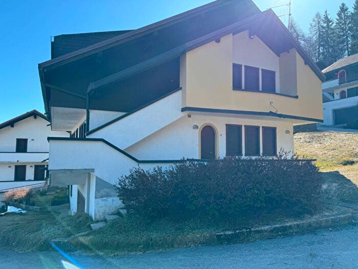 Appartamento quadrilocale in affitto in Via Villaggio dei Pini, Sculazzon, Roana