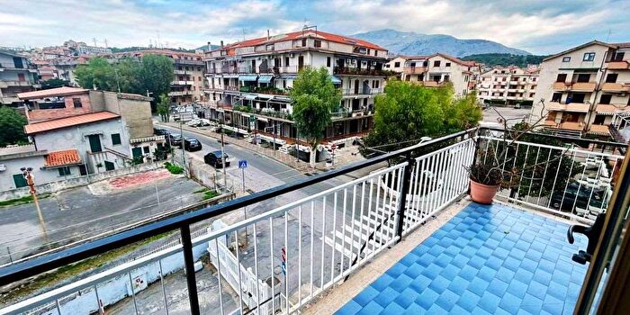 Appartamento quadrilocale in vendita in Via Lauro, Scalea