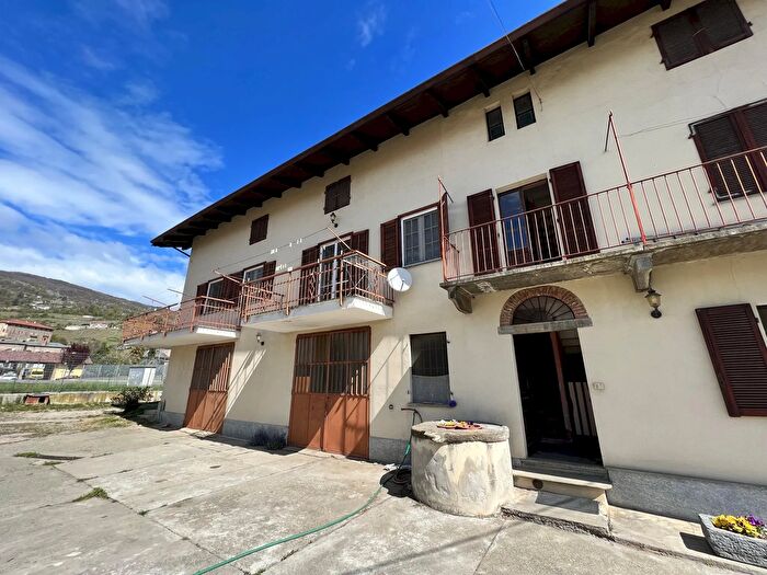 Casa con 5 locali in vendita in Via Provinciale Costigliole, Piasco