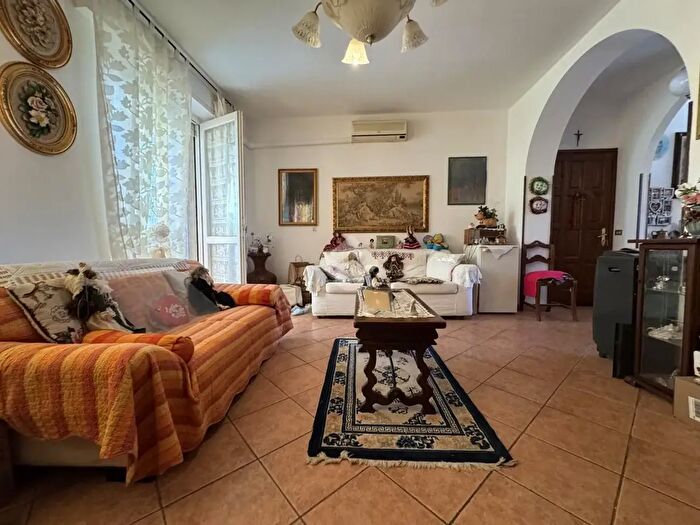 Appartamento trilocale in vendita in Via Mazzini, Cameri