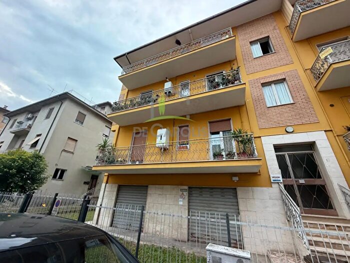Appartamento trilocale in vendita in Via Luigi Merli, Ascoli Piceno