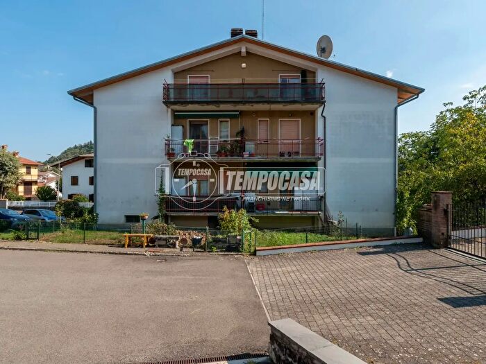 Appartamento bilocale in vendita in Via Casoletta, Castelnovo Ne' Monti