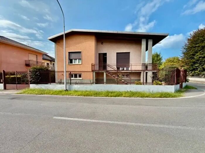 Casa con 6 locali in vendita in Via Cuneo, Canegrate