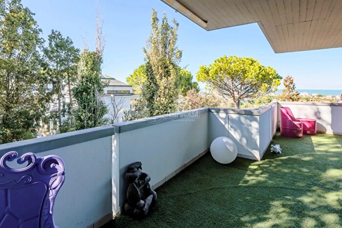 Appartamento con 5 locali in vendita in Viale dei Pini, Riccione