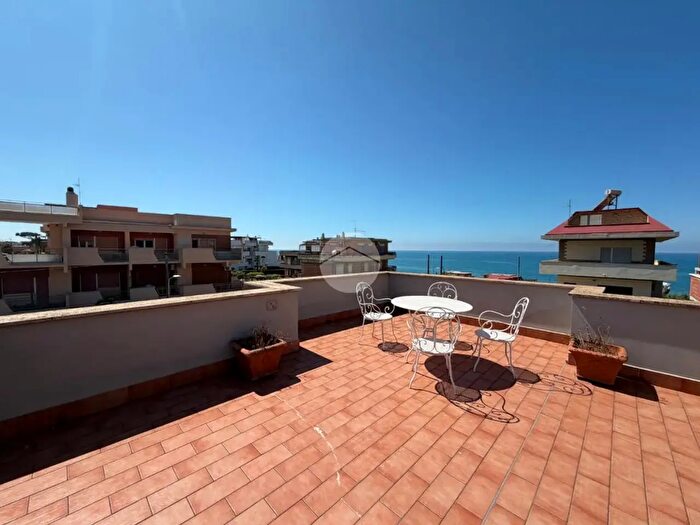 Appartamento trilocale in vendita in Viale Arcobaleno, Anzio