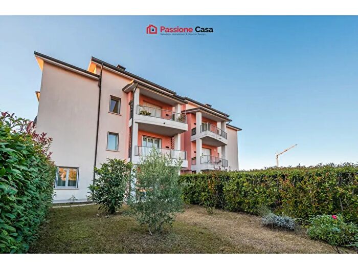 Appartamento trilocale in vendita in Via Lino Ventura, Parma