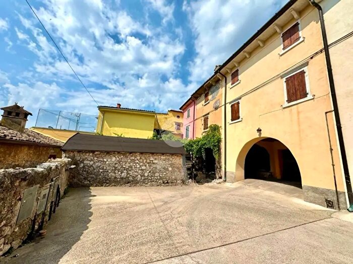 Casa con 7 locali in vendita in Localita ' Braga, Caprino Veronese