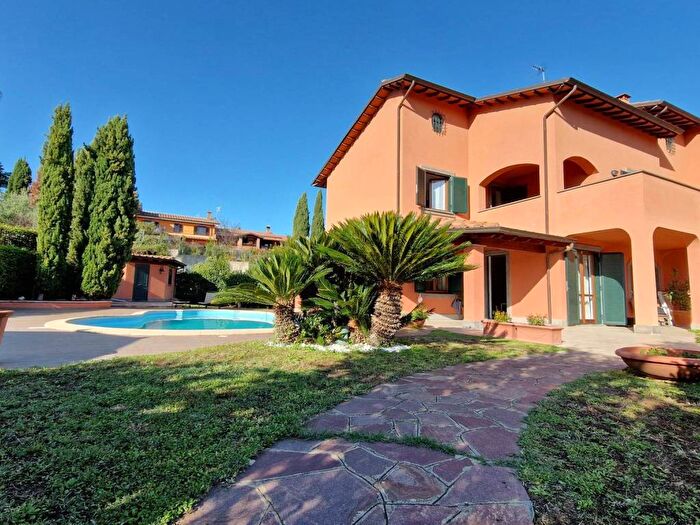 Casa con 6 locali in vendita in Via Fontana Vecchia, Frascati