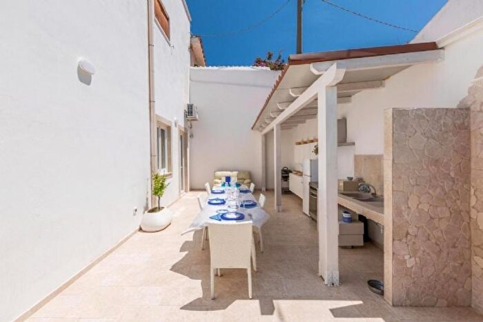 Casa con 8 locali in vendita in Ostuni