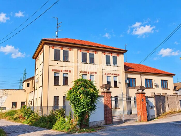 Appartamento trilocale in vendita in Via Don Lorenzo Rossi, Vercelli