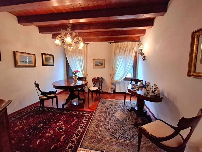 Casa con 8 locali in vendita in Via Giacomo Sichirollo, Rovigo