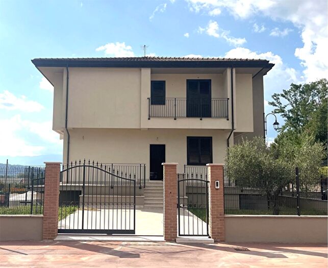 Appartamento con 5 locali in vendita in Atina