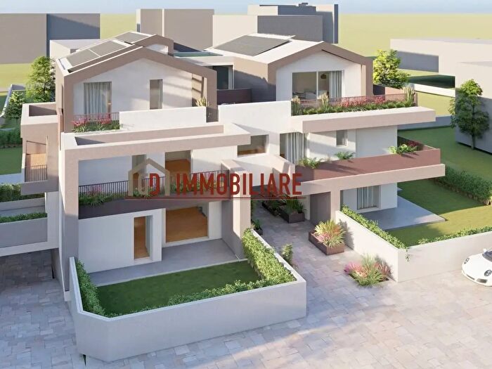 Appartamento quadrilocale in vendita in Via Legrenzi, Montebelluna