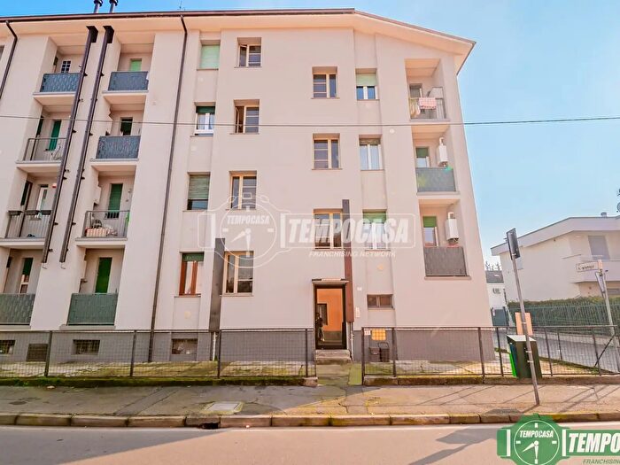 Appartamento quadrilocale in vendita in Via Piave, Lodi Vecchio