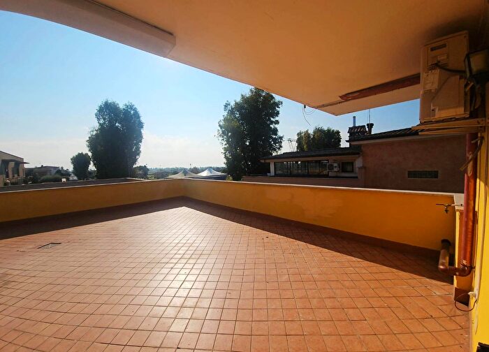 Appartamento trilocale in vendita in Via Mar Tirreno, Pomezia