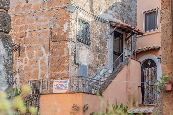 Appartamento trilocale in vendita in Largo Mozzini, Corchiano