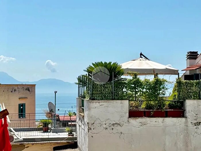 Appartamento trilocale in vendita in Vico dei Medici, Napoli