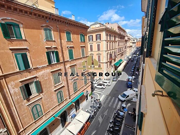 Appartamento con 5 locali in vendita in Via Castelfidardo Roma, Roma