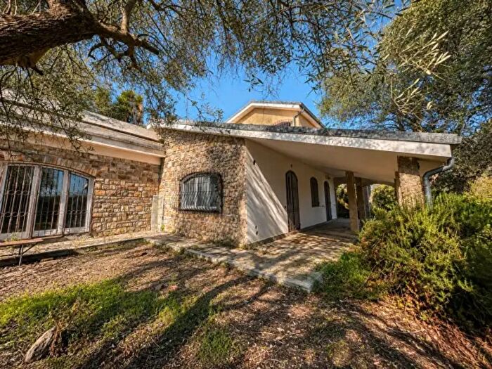 Casa con 6 locali in vendita in Strada Colla, Imperia