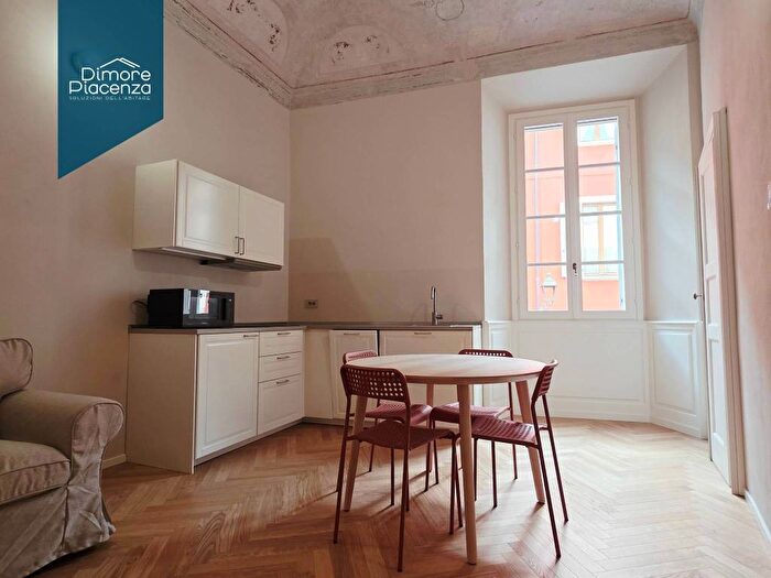 Appartamento bilocale in affitto in Via Santa Franca, Centro Storico, Piacenza