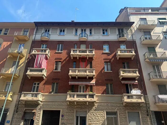 Appartamento quadrilocale in vendita in Via Buenos Aires Torino, Torino