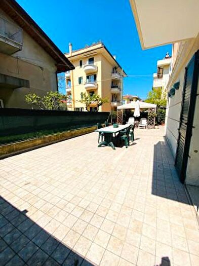 Appartamento quadrilocale in affitto in Viale Cattolica, Riccione