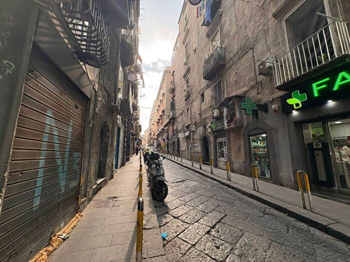 Appartamento trilocale in vendita in Via Materdei, Stella Materdei, Napoli