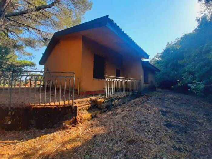 Casa trilocale in vendita in Via dei Gerani, Pedara