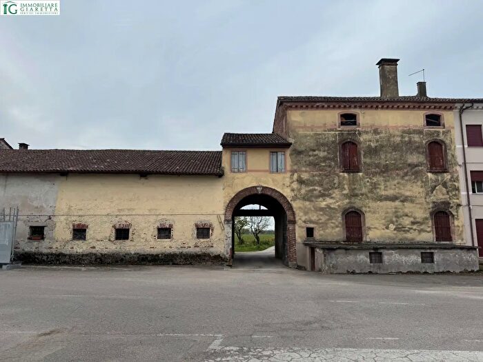 Casa con 11 locali in vendita in Schiavon