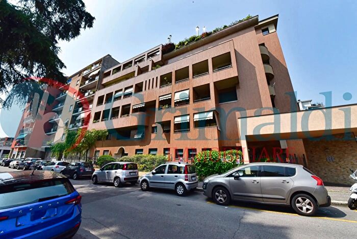 Appartamento con 5 locali in vendita in Via Francesco Querini, Monza