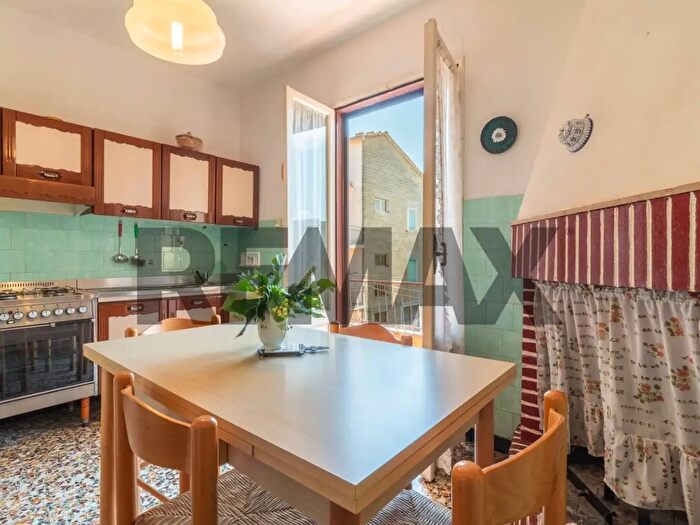 Appartamento quadrilocale in vendita in Via Peleo Caporossi, Ischia Di Castro