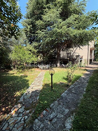 Casa con 8 locali in vendita in Imola