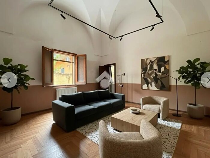 Appartamento con 5 locali in vendita in Via Pozzuolo, Lecce