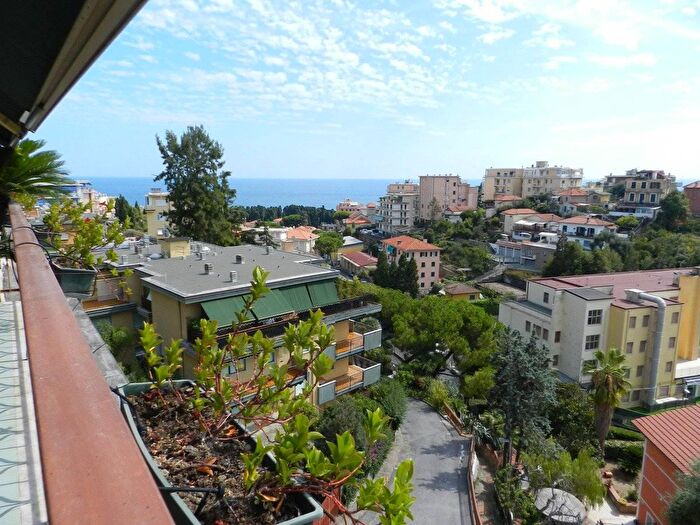Appartamento quadrilocale in vendita in Strada Privata Vallarino Sanremo, Sanremo