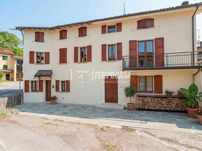 Casa con 7 locali in vendita in Via Matildica, Vezzano Sul Crostolo