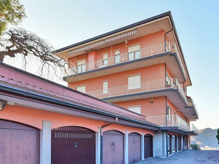 Appartamento quadrilocale in affitto in Via Monte Verde, Lora, Como